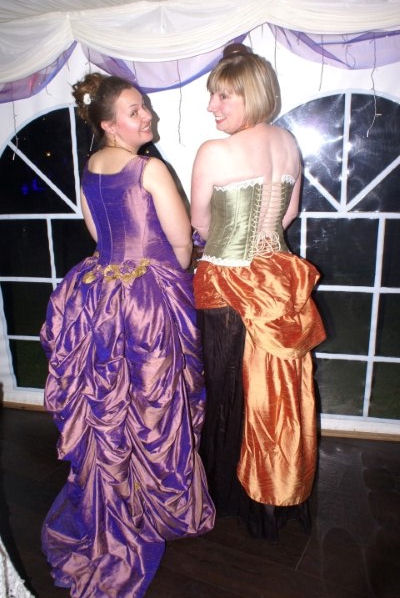 2 bustles